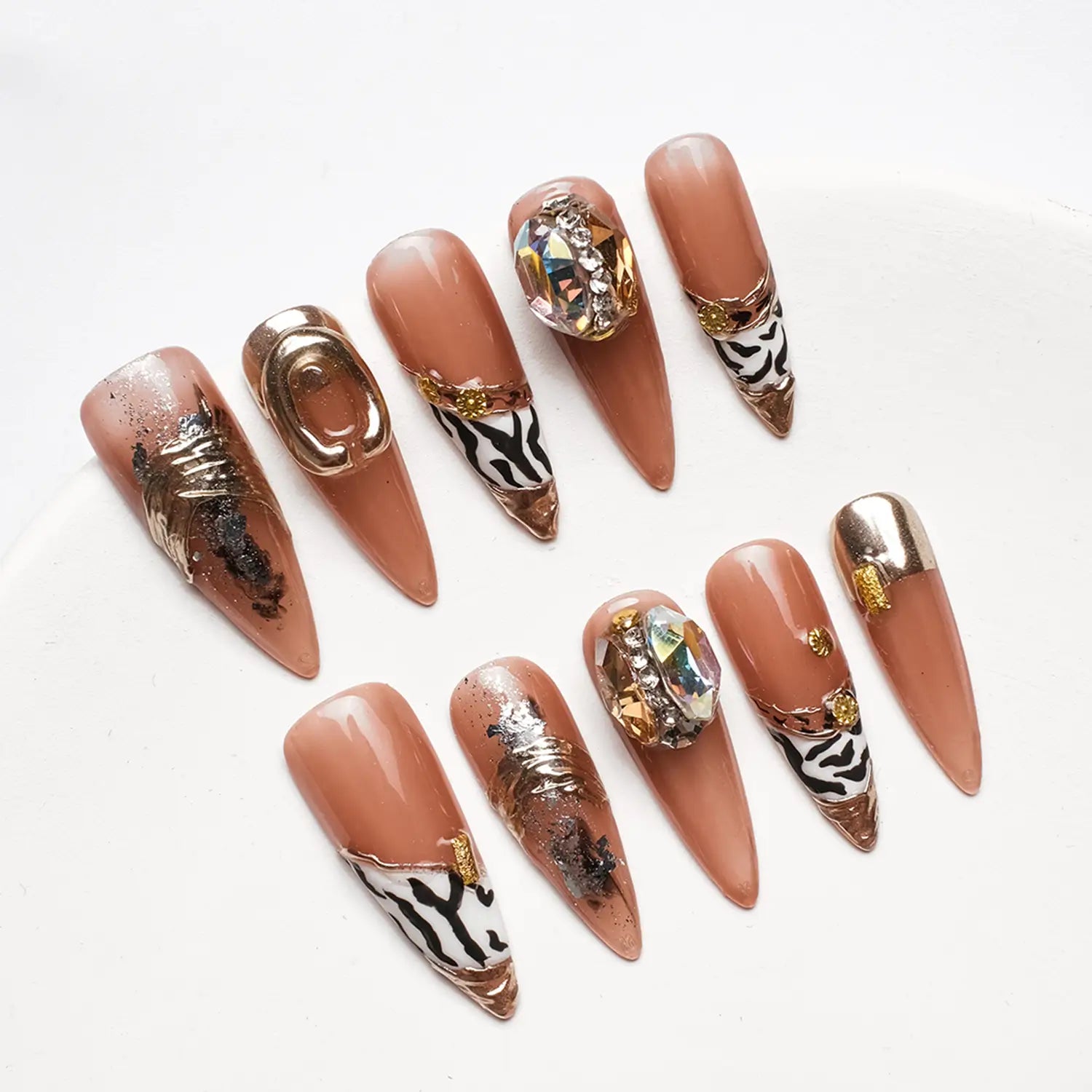 High end luxury style nails suitable for autumn and winter