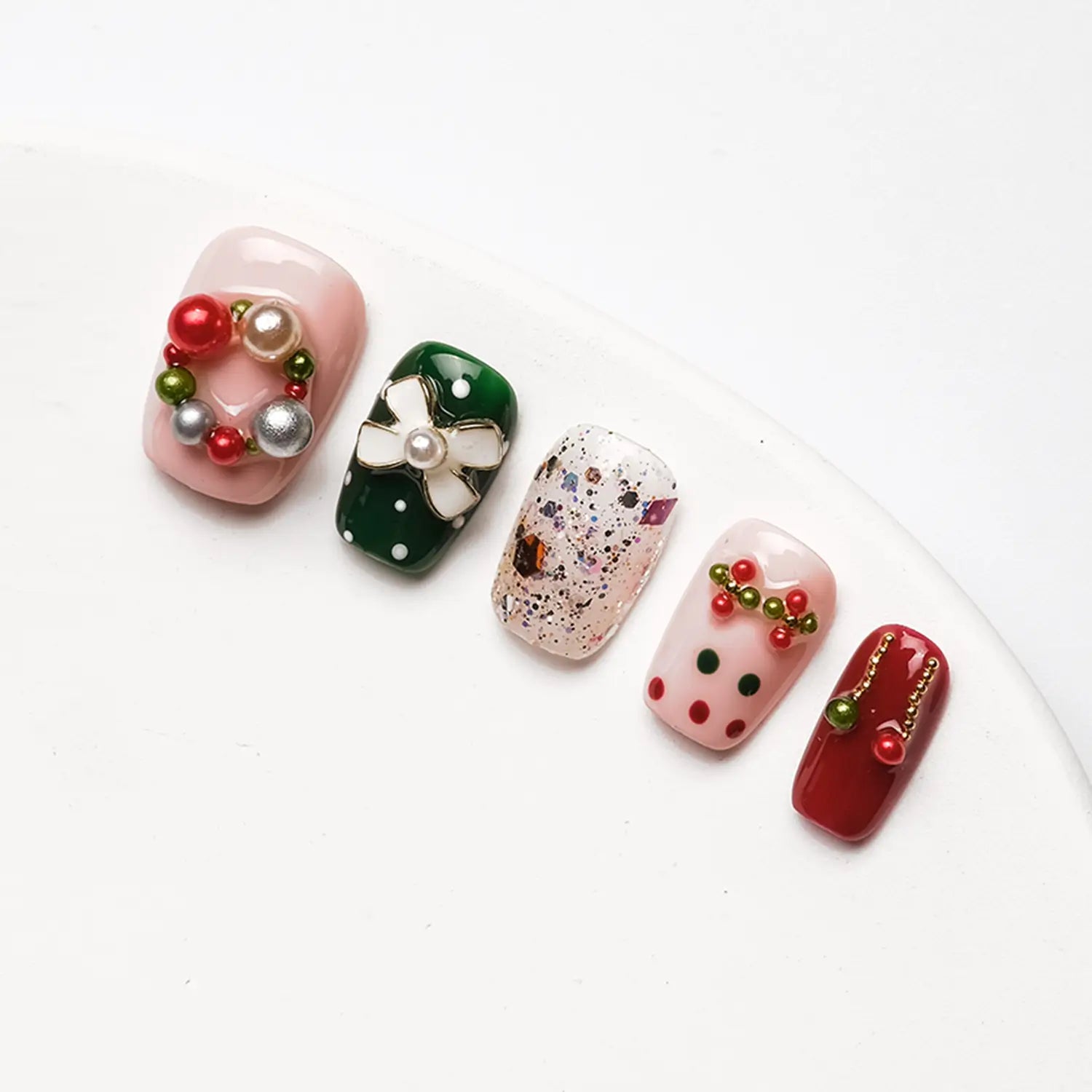 Christmas nails with wreaths and Christmas trees decorated with red and green and matched with other small accessories